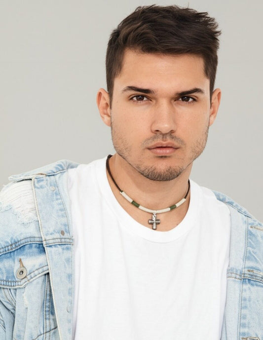 Collar Ajustable con Cruz de Metal