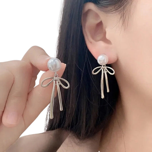 Aretes de Perla Gris con Moño Colgante
