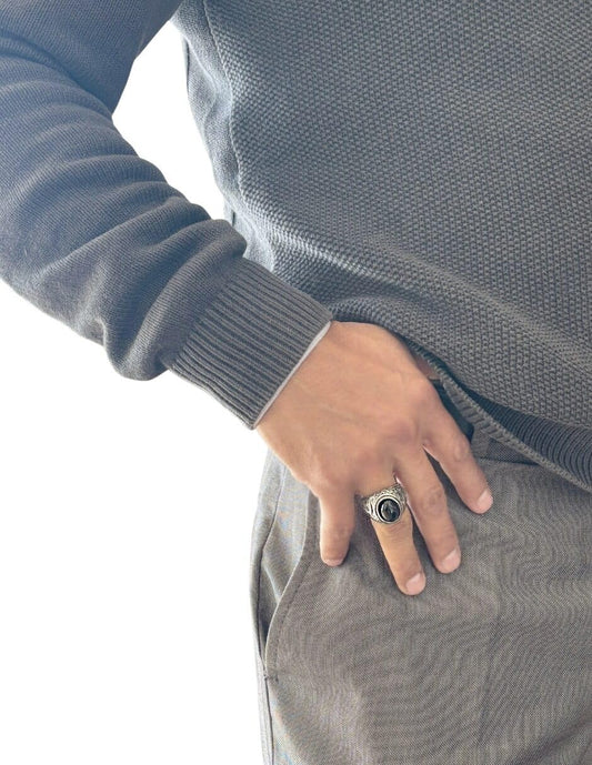 Anillo con Piedra Negra