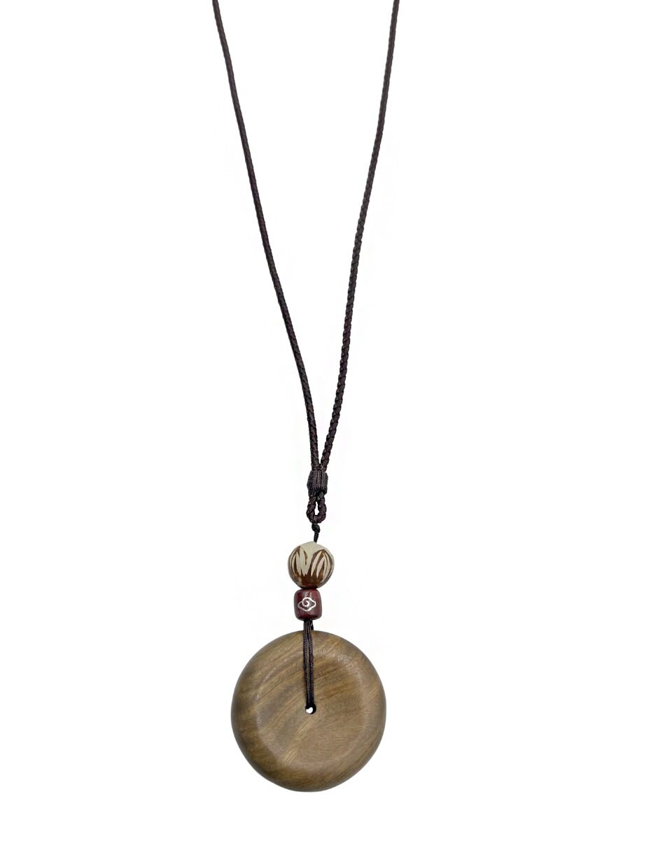 Collar  Colgante Circular de madera con Cuentas Decorativas