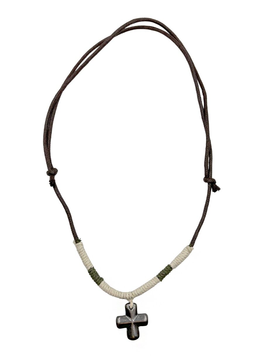 Collar Ajustable con Cruz de Metal