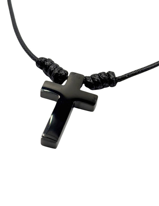 Collar con dije de Cruz Negra y Cordón Ajustable Negro
