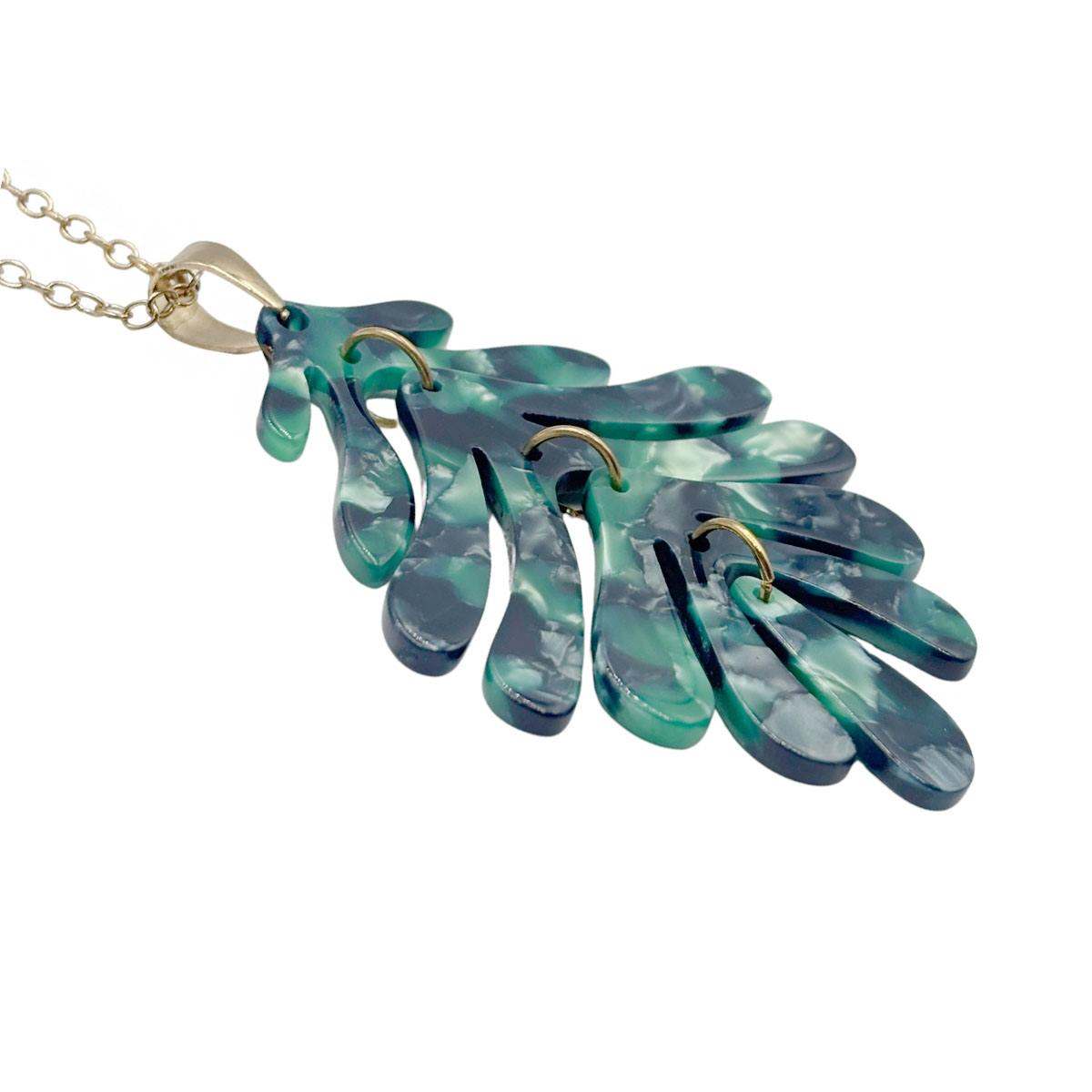 Set Collar y Aretes Hojas Verdes
