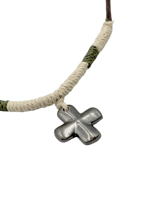 Collar Ajustable con Cruz de Metal
