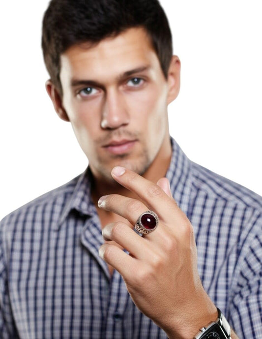 Anillo con Piedra Roja