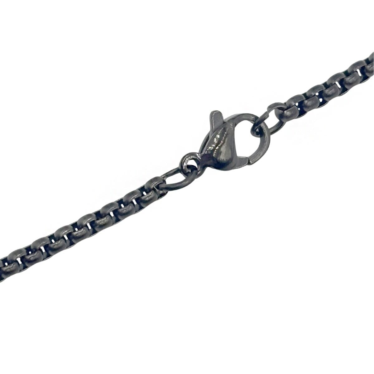 Collar Cruz Relieve Negro
