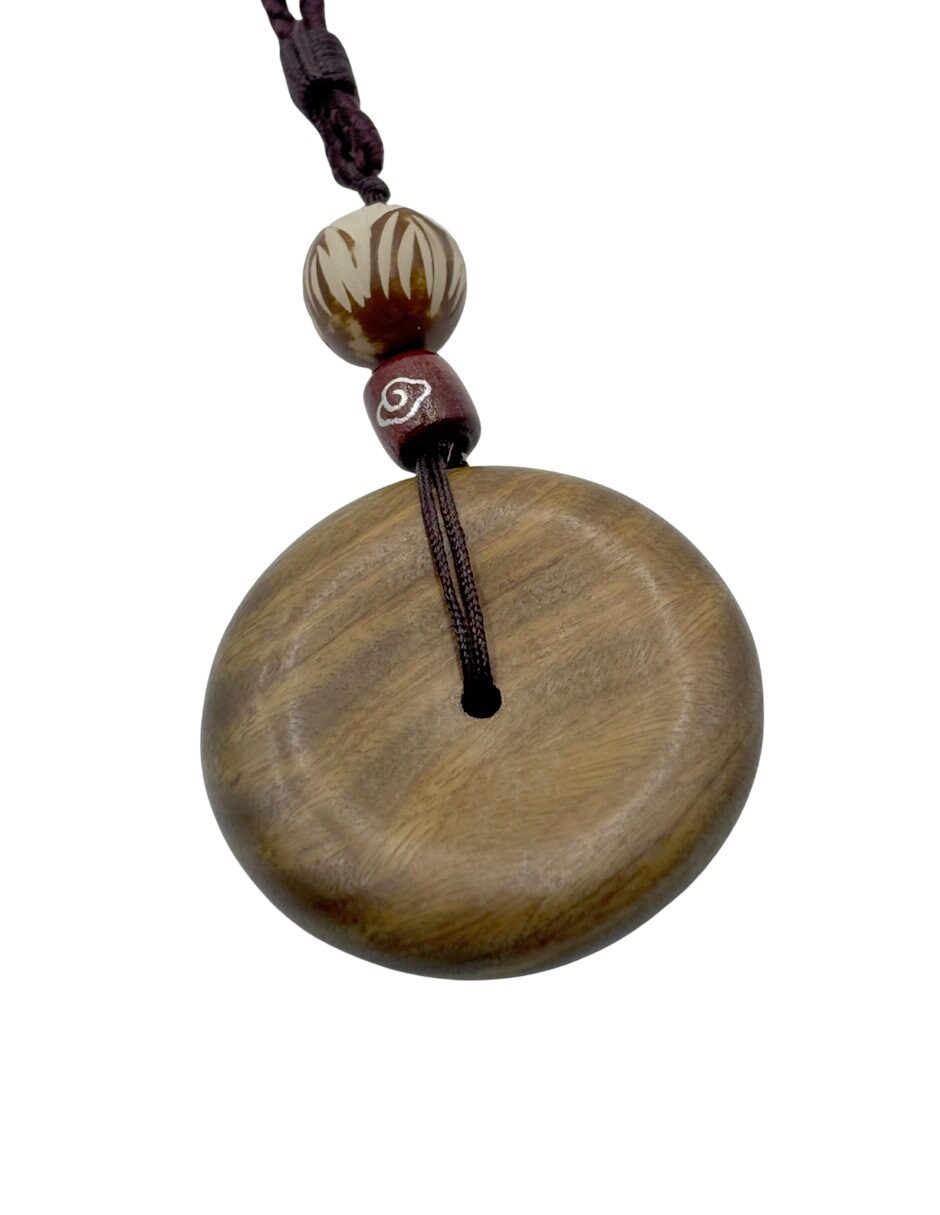 Collar  Colgante Circular de madera con Cuentas Decorativas