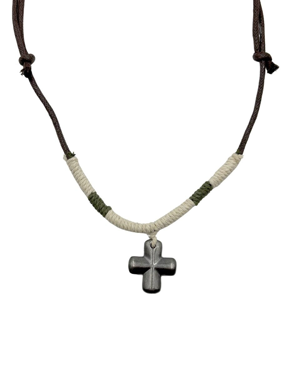 Collar Ajustable con Cruz de Metal