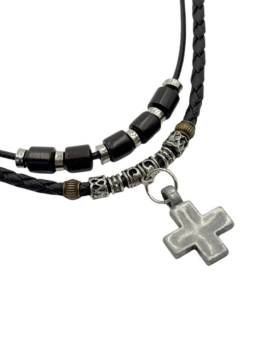 Collar de Cuero Trenzado Negro con Cruz de Metal
