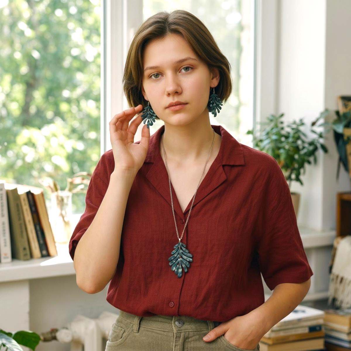 Set Collar y Aretes Hojas Verdes