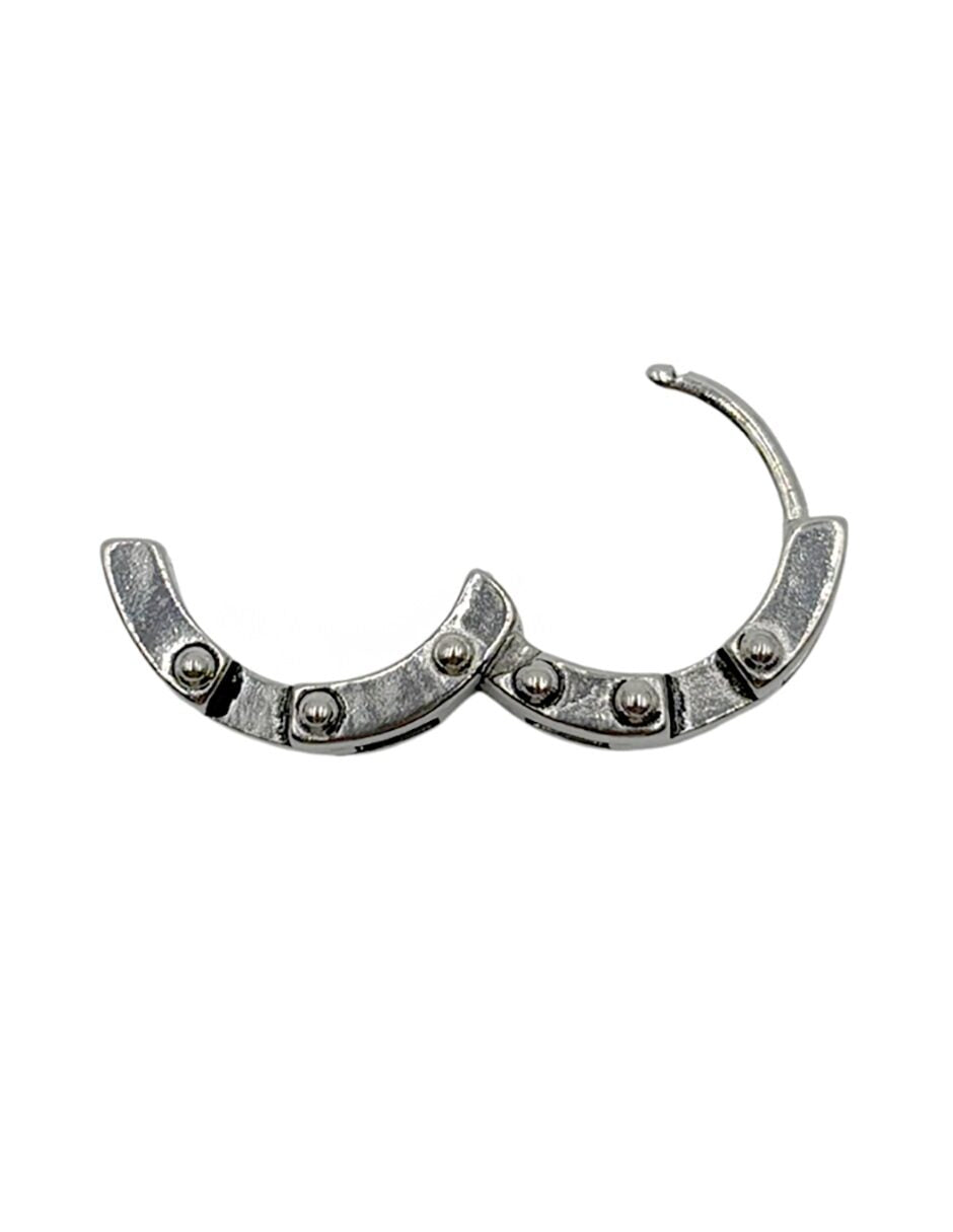 Arracada en Cadena Plateada para hombre